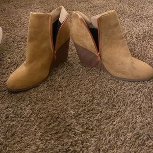 ✨Wedged Ankle Boots✨
              NWOT
